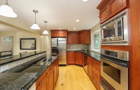 2 Brier Lane Derry NH 03038
