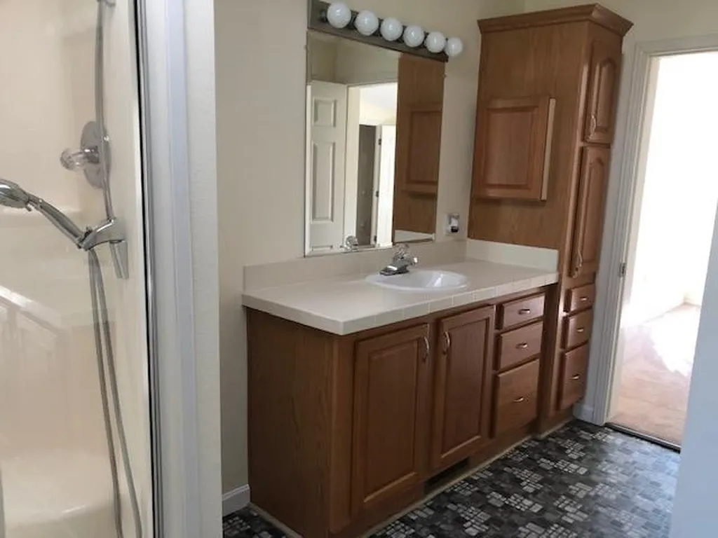 6 Lee Ann Street Nashua NH 03062