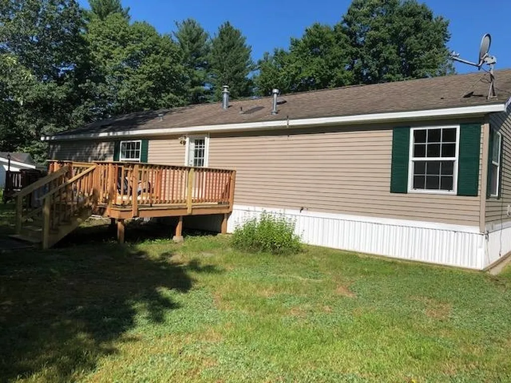 6 Lee Ann Street Nashua NH 03062