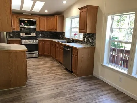 6 Lee Ann Street Nashua NH 03062