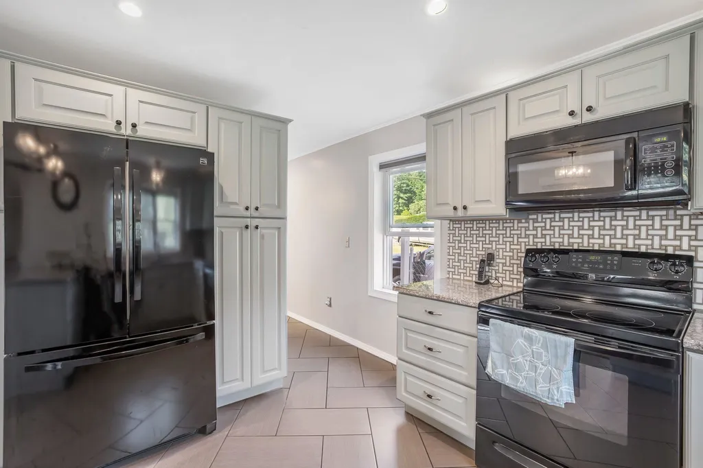 90 Cohas Avenue Manchester NH 03109