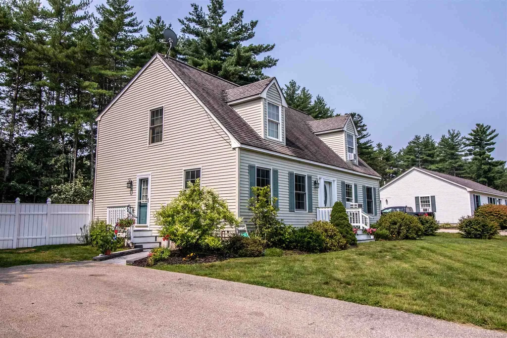 61 Stillwater Circle Rochester NH 03839