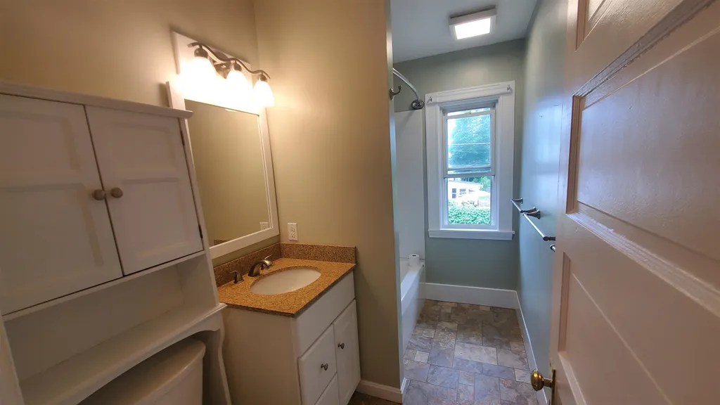 21 Beech Street Newmarket NH 03857