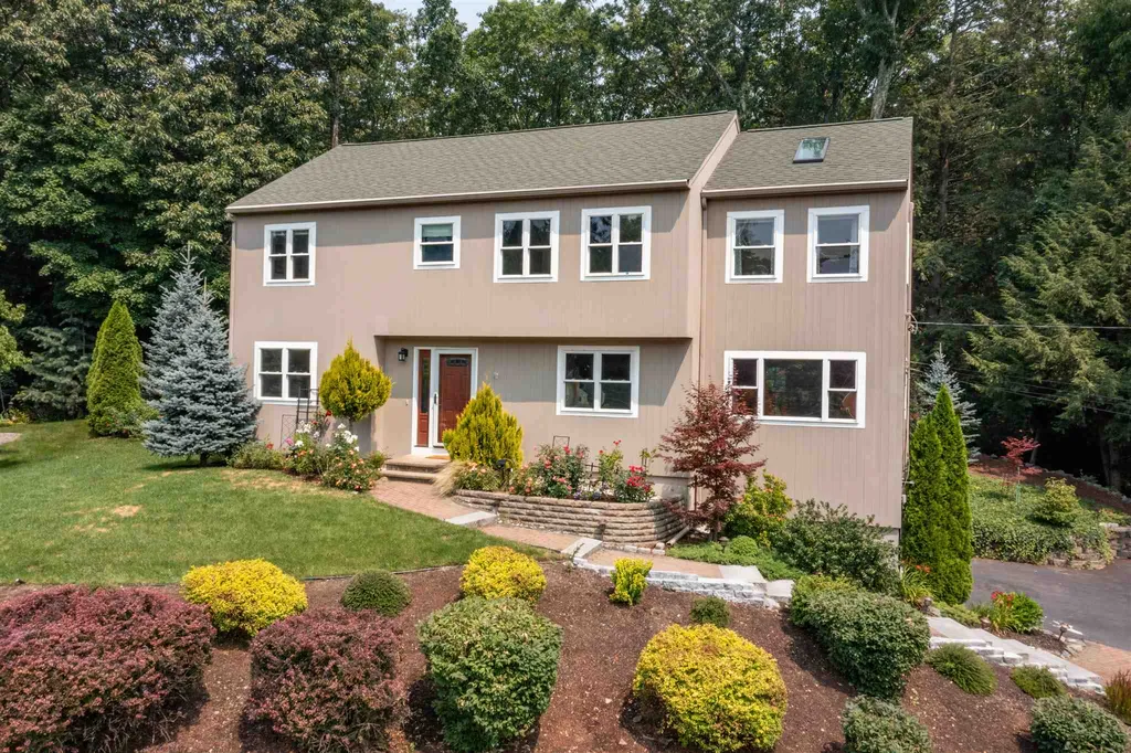 27 Durham Street Nashua NH 03063