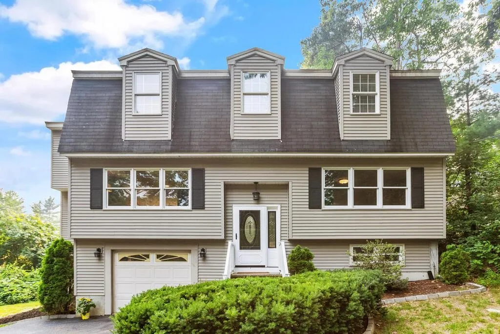 31 Honor Roll Road Pelham NH 03076