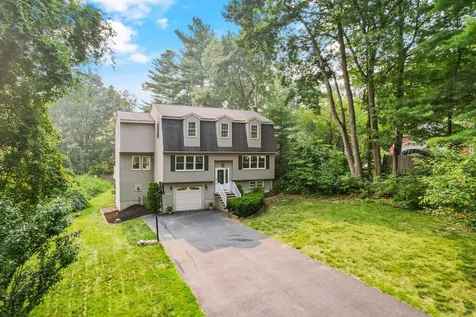 31 Honor Roll Road Pelham NH 03076