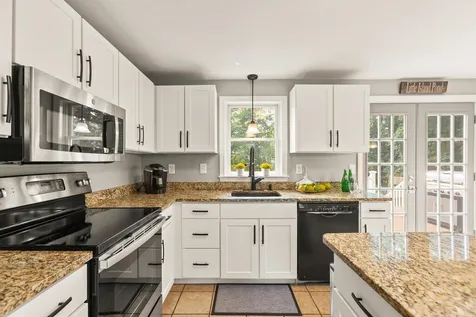 31 Honor Roll Road Pelham NH 03076
