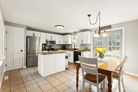31 Honor Roll Road Pelham NH 03076