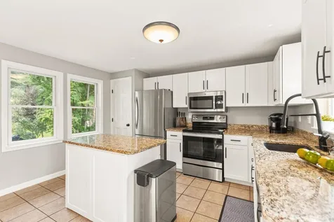 31 Honor Roll Road Pelham NH 03076