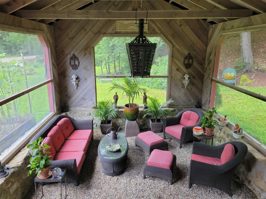 197 Perch Pond Road Holderness NH 03245