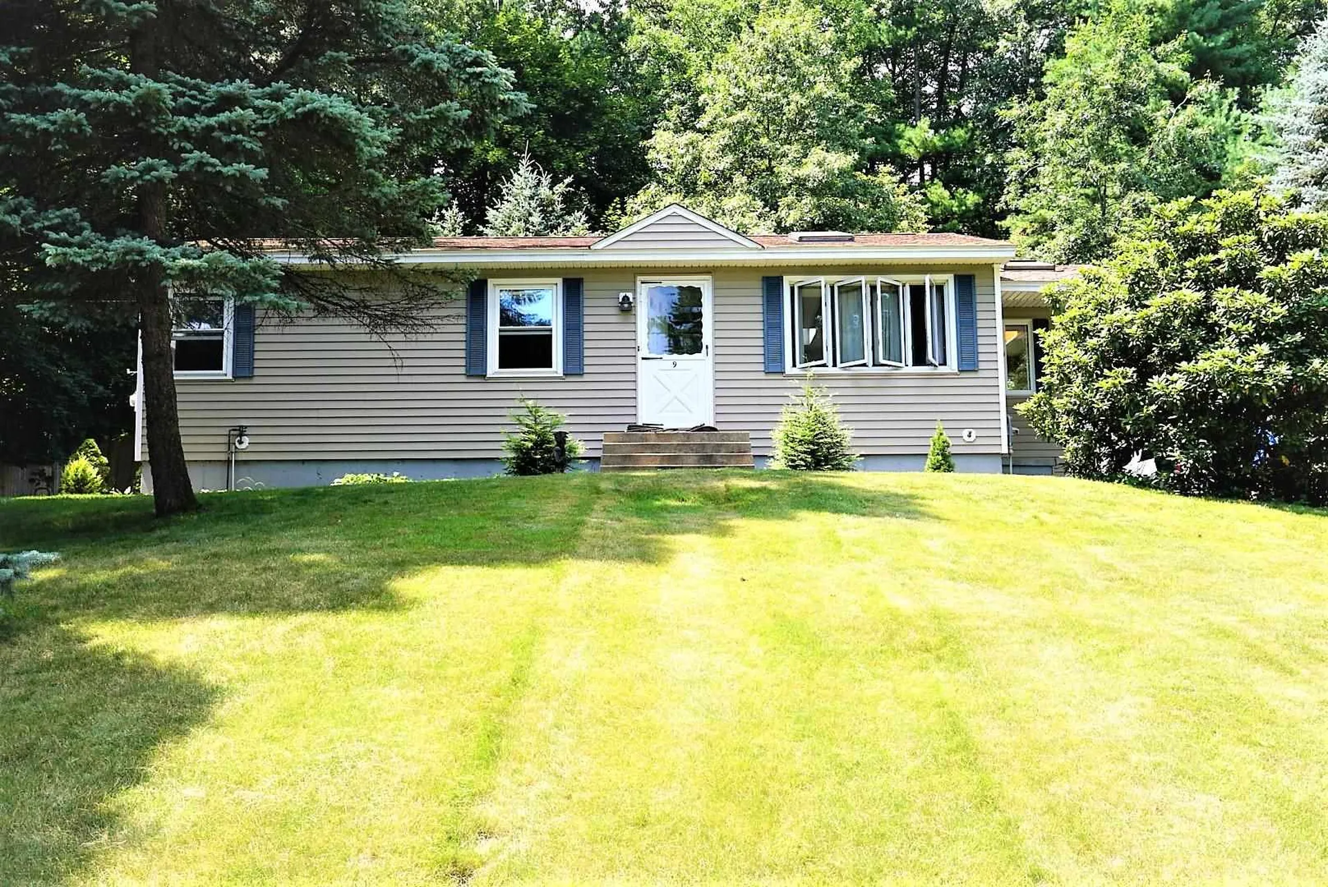 9 Shady Lane Nashua NH 03062