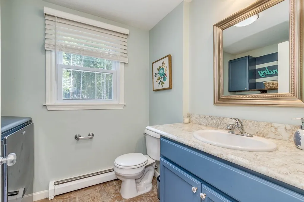 22 Justin Circle Londonderry NH 03053