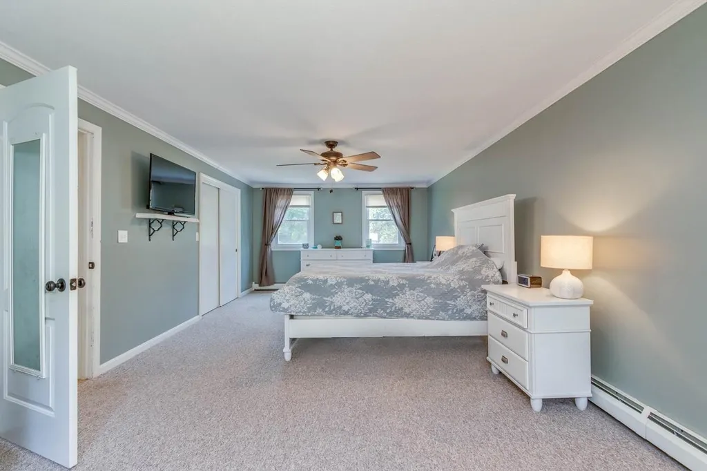 22 Justin Circle Londonderry NH 03053