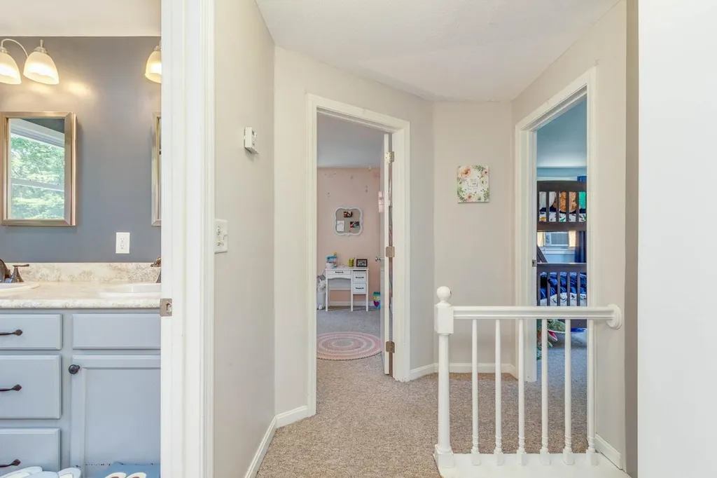 22 Justin Circle Londonderry NH 03053