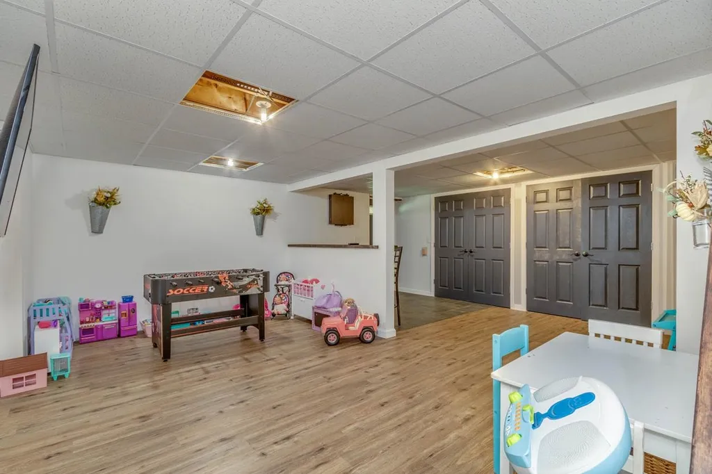 22 Justin Circle Londonderry NH 03053