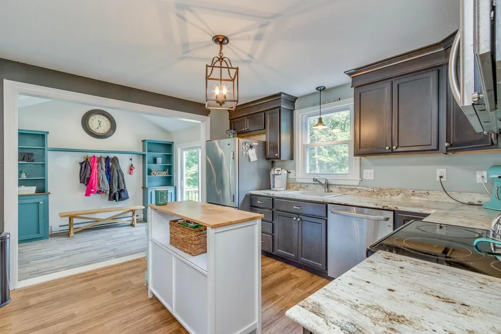 22 Justin Circle Londonderry NH 03053