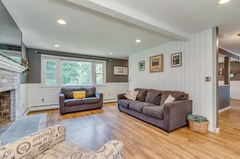 22 Justin Circle Londonderry NH 03053