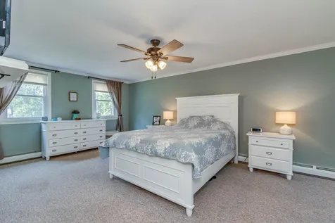 22 Justin Circle Londonderry NH 03053