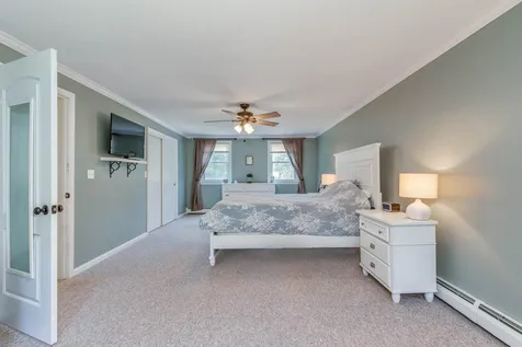 22 Justin Circle Londonderry NH 03053