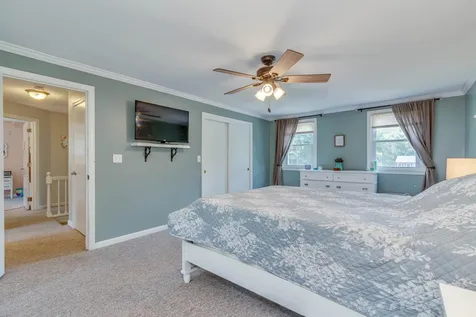 22 Justin Circle Londonderry NH 03053