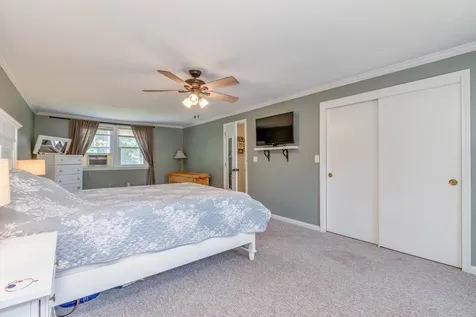 22 Justin Circle Londonderry NH 03053