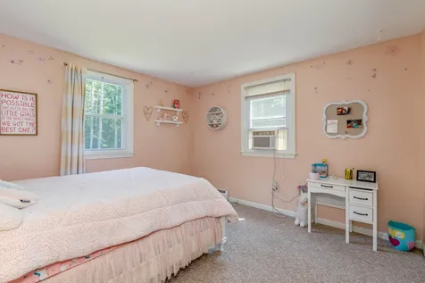 22 Justin Circle Londonderry NH 03053