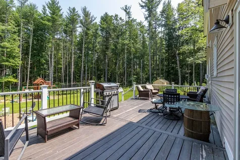 22 Justin Circle Londonderry NH 03053
