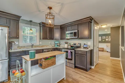 22 Justin Circle Londonderry NH 03053