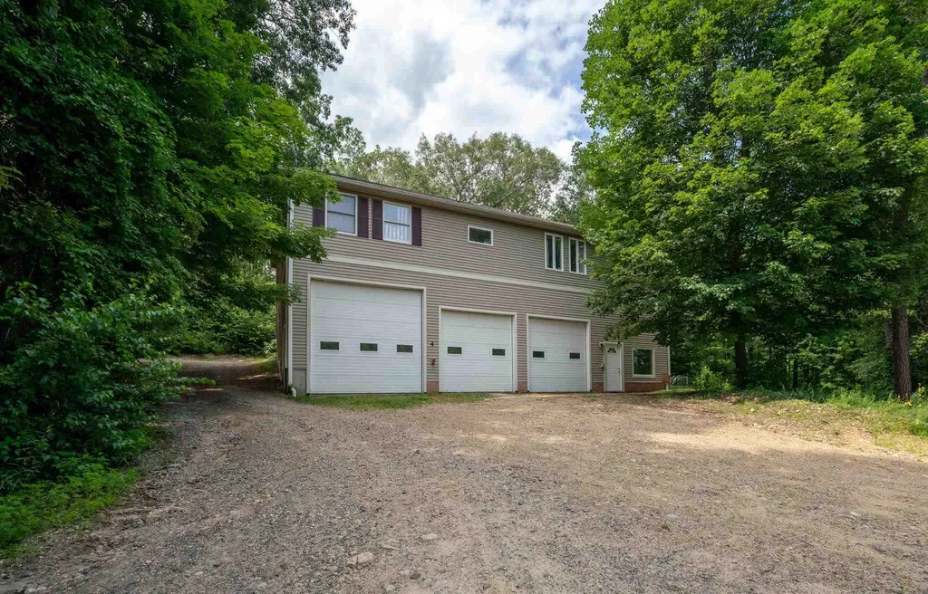 4 Stratton Lane Raymond NH 03077
