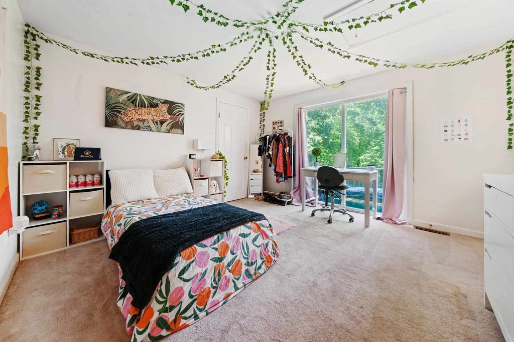 4 Stratton Lane Raymond NH 03077