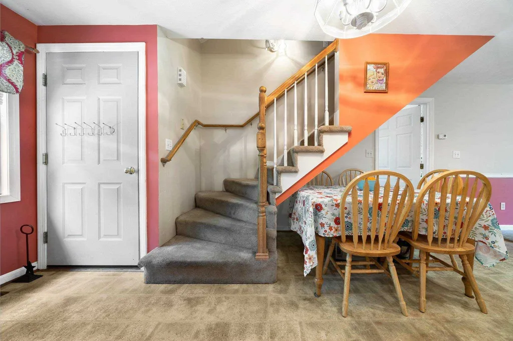 4 Stratton Lane Raymond NH 03077