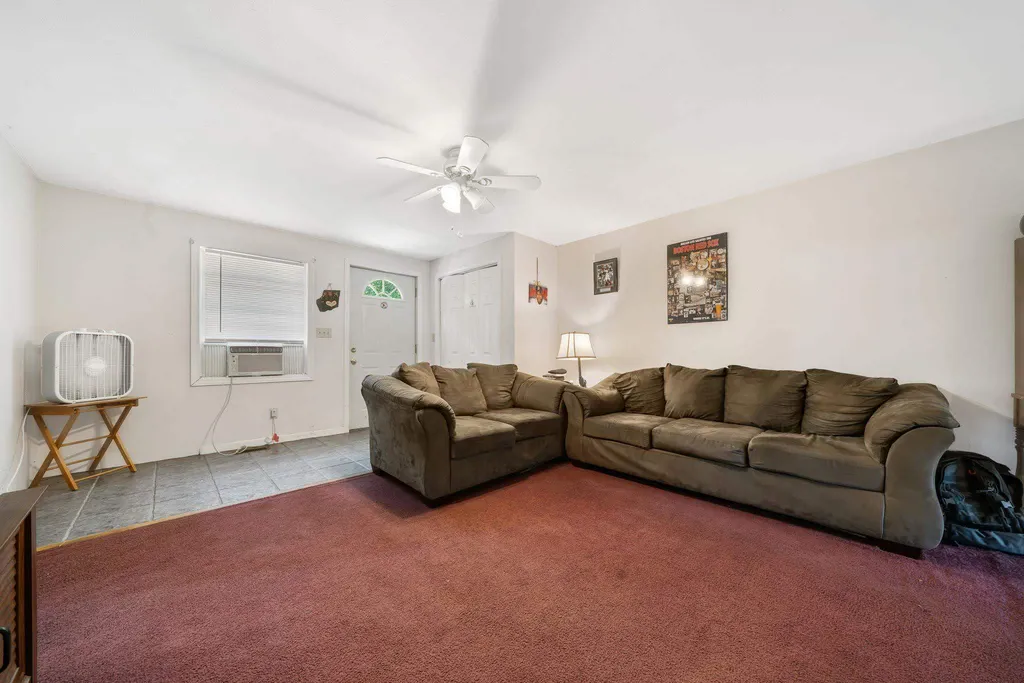 4 Stratton Lane Raymond NH 03077