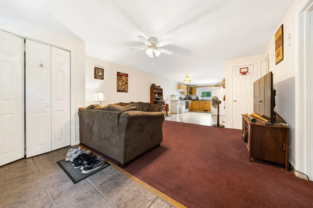 4 Stratton Lane Raymond NH 03077