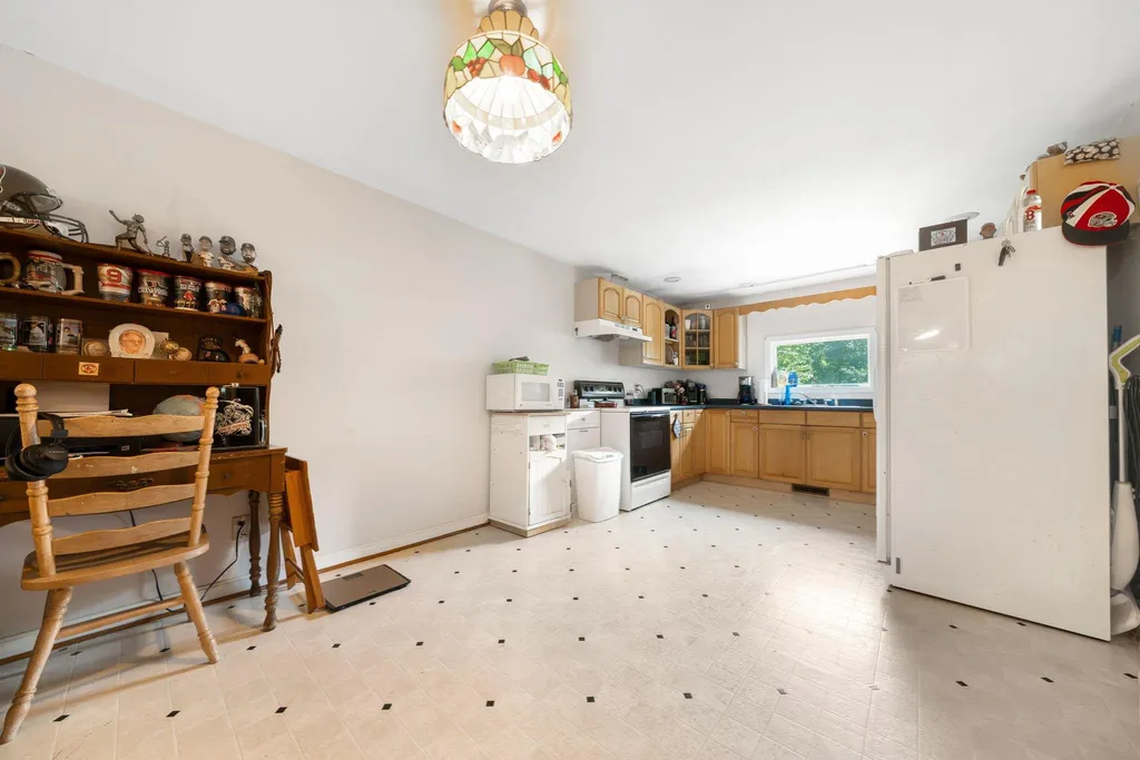 4 Stratton Lane Raymond NH 03077