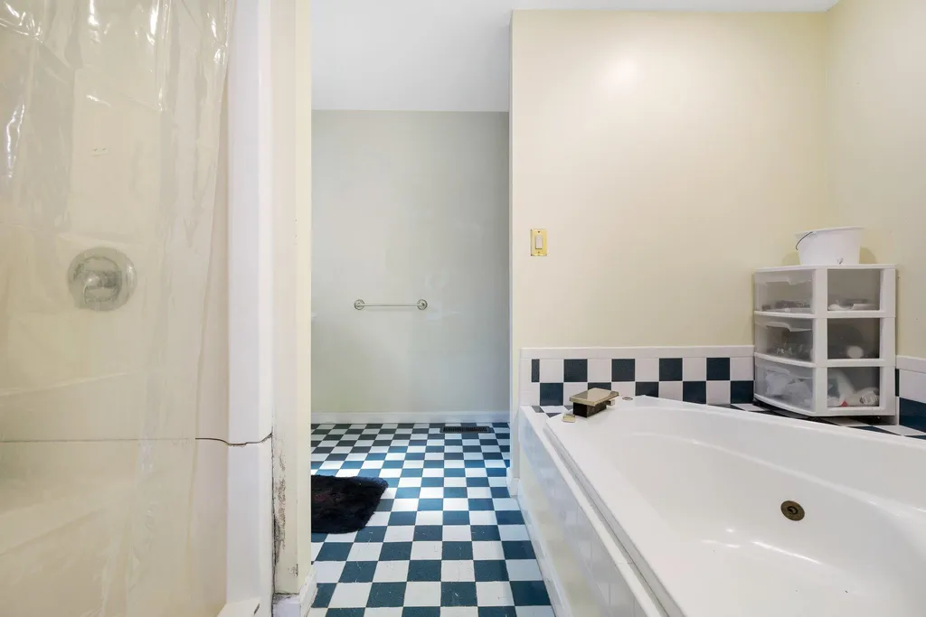 4 Stratton Lane Raymond NH 03077