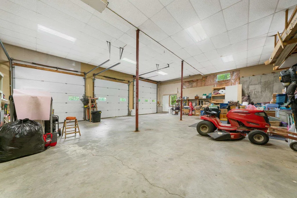 4 Stratton Lane Raymond NH 03077