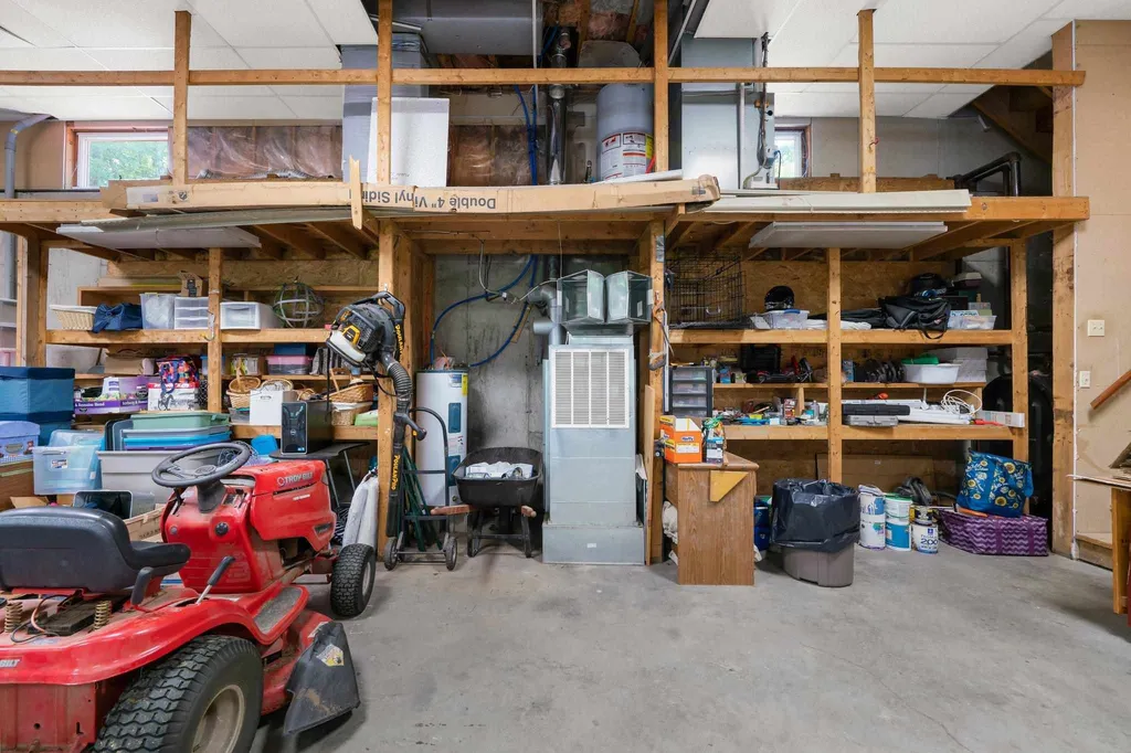 4 Stratton Lane Raymond NH 03077