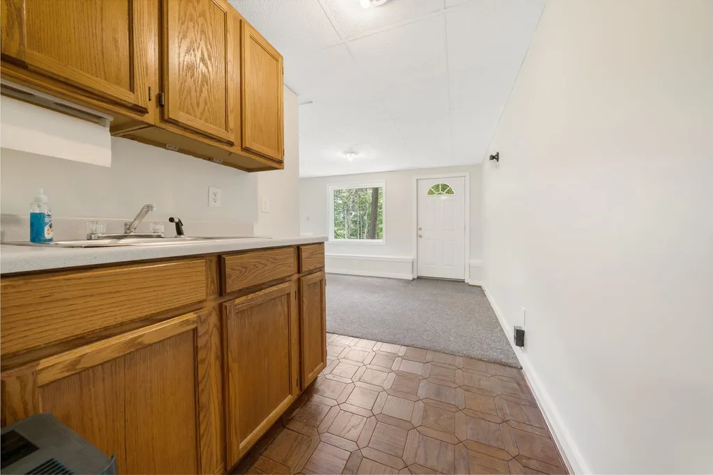 4 Stratton Lane Raymond NH 03077
