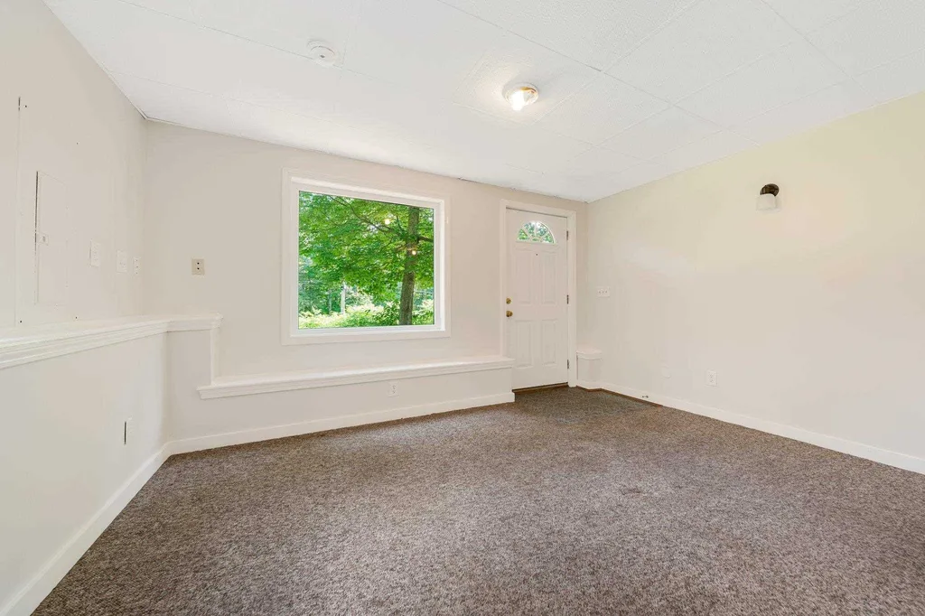 4 Stratton Lane Raymond NH 03077