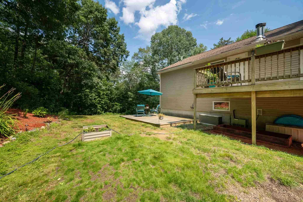4 Stratton Lane Raymond NH 03077