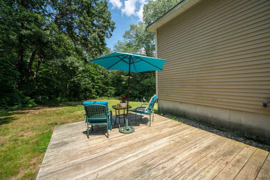 4 Stratton Lane Raymond NH 03077
