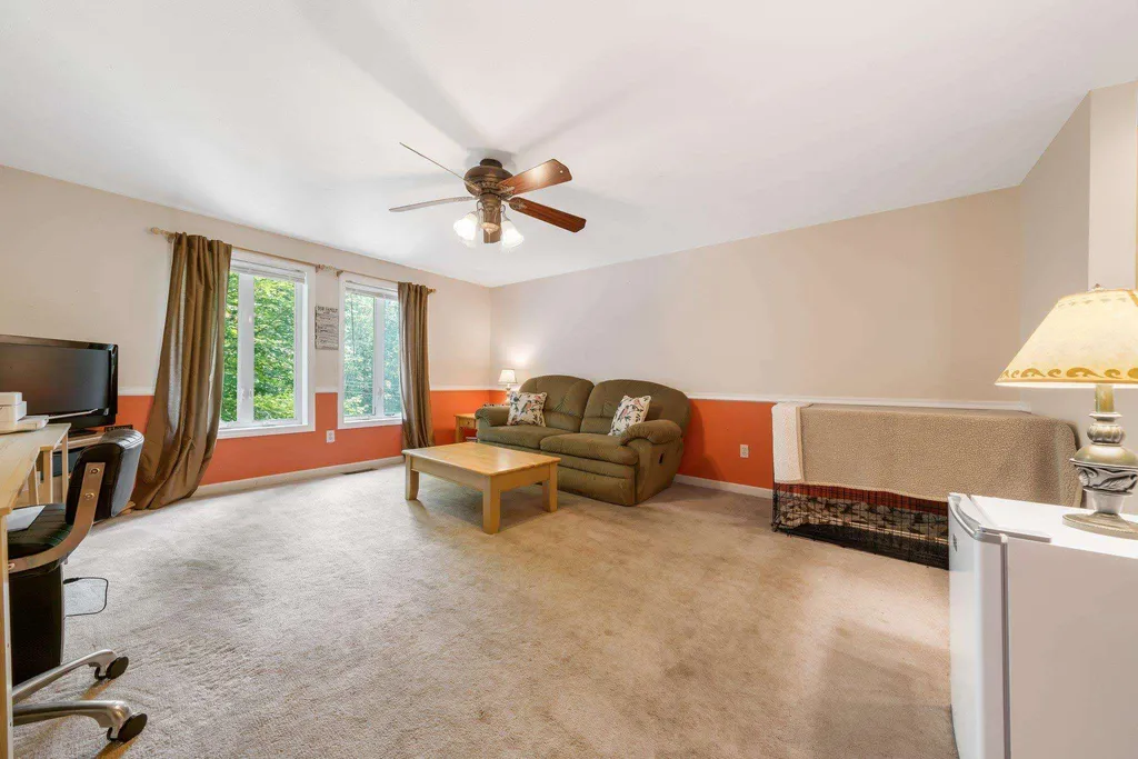 4 Stratton Lane Raymond NH 03077
