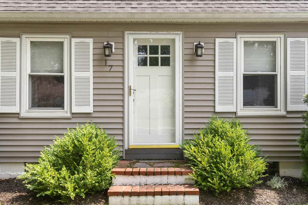 17 Walton Road Plaistow NH 03865