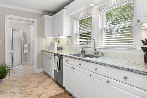 17 Walton Road Plaistow NH 03865
