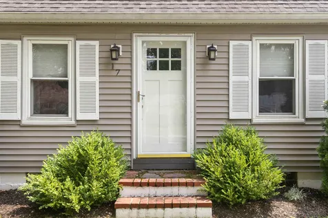 17 Walton Road Plaistow NH 03865