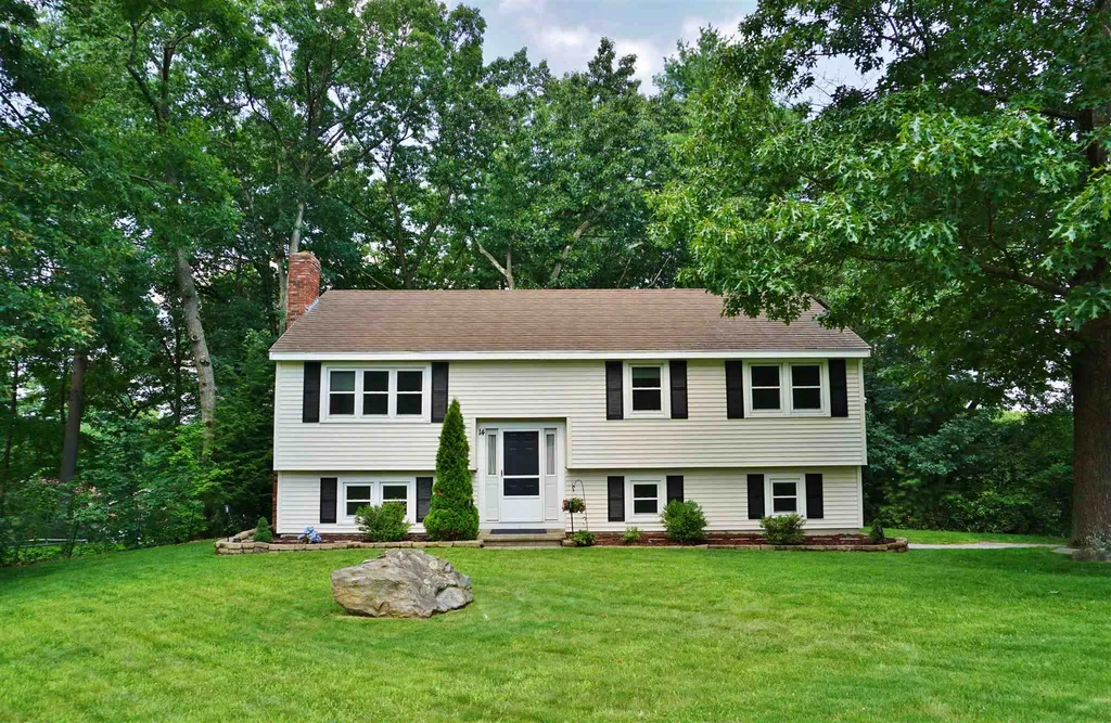 14 Lamplighter Drive Nashua NH 03064