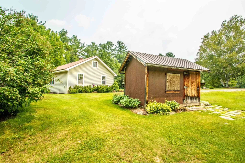 22 Twin Mountain Road Whitefield NH 03598