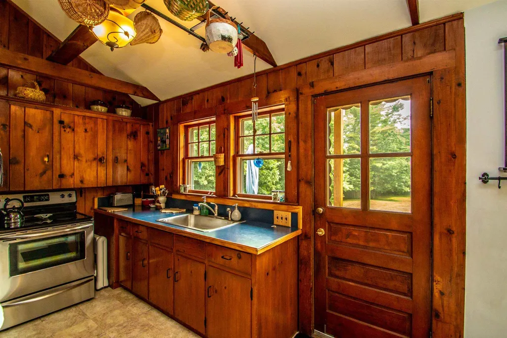 22 Twin Mountain Road Whitefield NH 03598