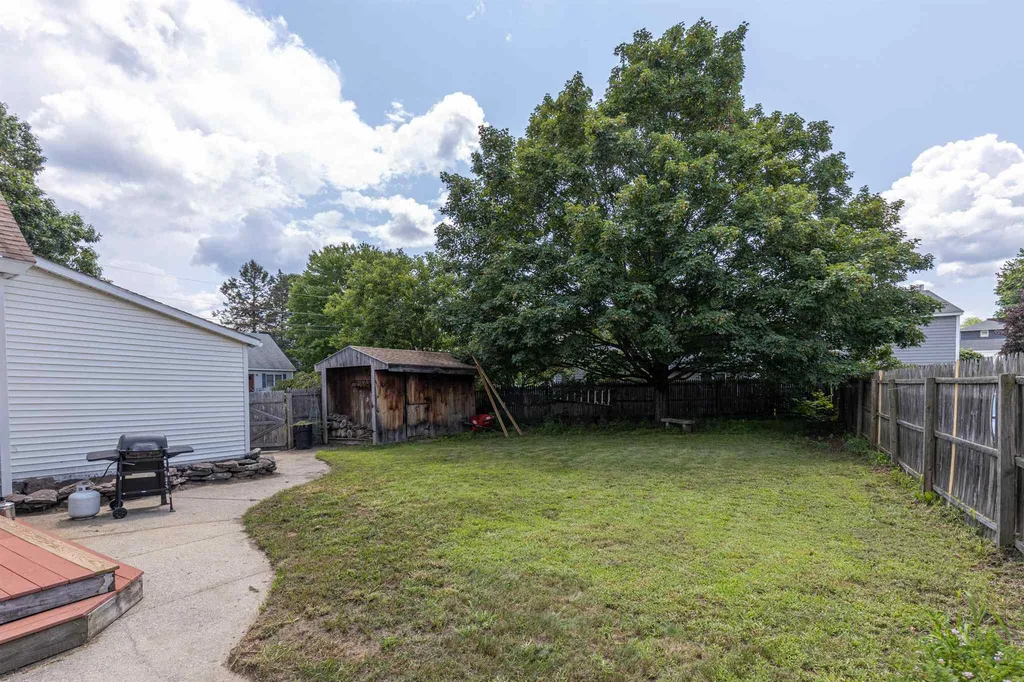21 School Street Allenstown NH 03275