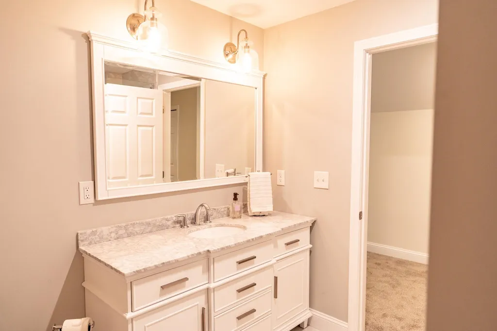 74 Northland Road Windham NH 03087